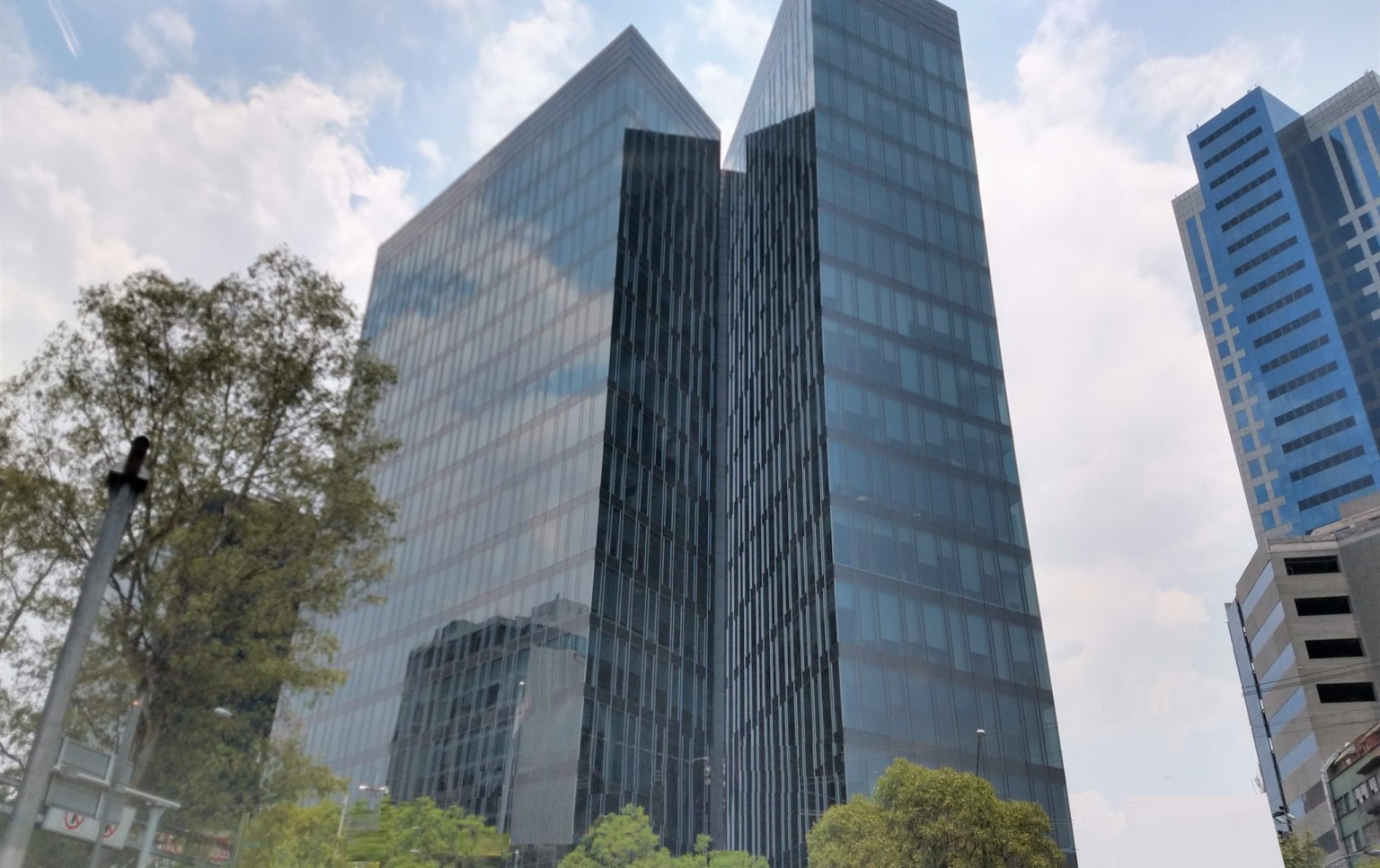 Corporativo Prisma Insurgentes – Phillip Johnson